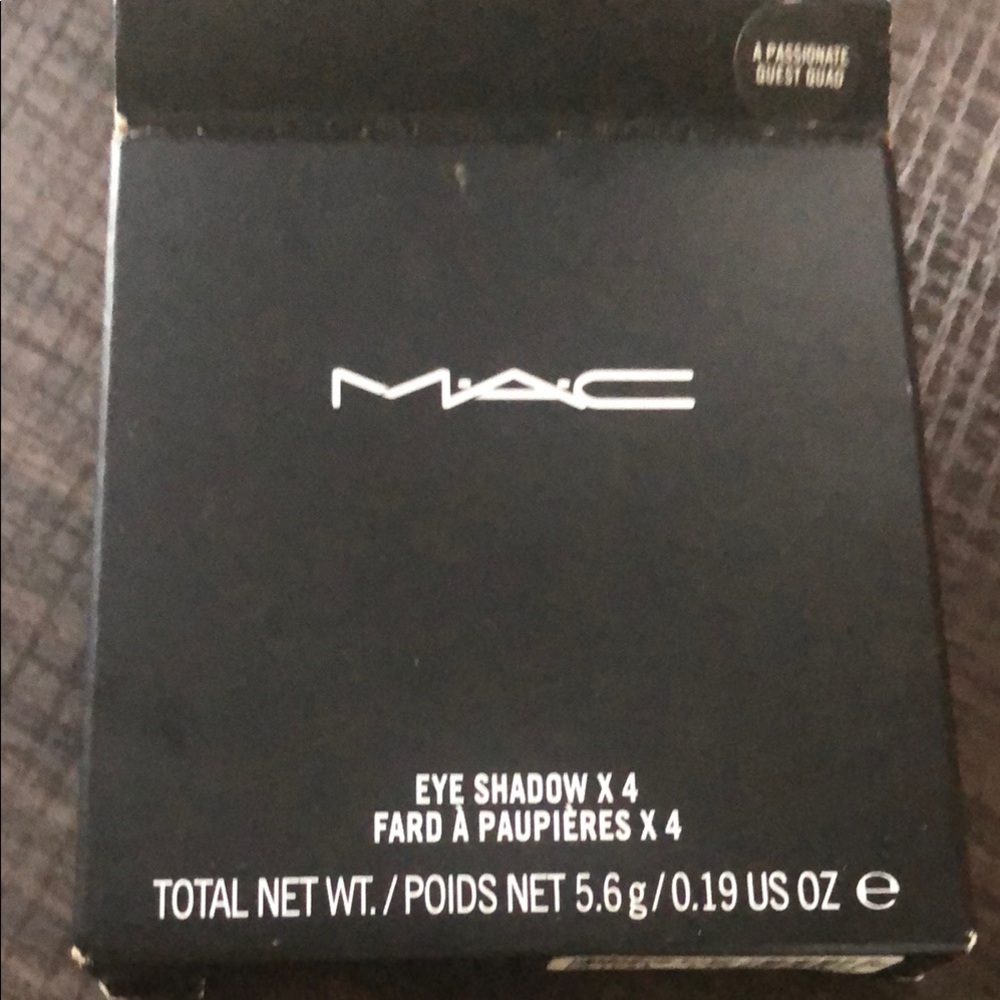 Elegant Purple Eyeshadow Quad by MAC Cosmetics - Picture 3 of 3